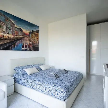 Spazioso Con Terrazzo Navigli , Bocconi Appartamento *